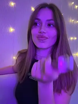 Elizabeth Tay online show from October 27, 2025, 4:52 pm