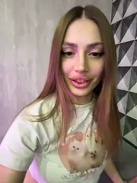 Snapshot of Elizabeth_Tay chatting on March 4, 2026, 7:32 pm Elizabeth Tay online show from March 4, 2026, 7:32 pm