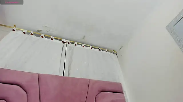 Snapshot of miajhonsonx chatting on May 8, 2026, 2:43 pm miajhonsonx online show from May 8, 2026, 2:43 pm