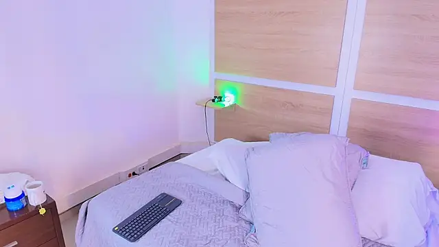 ValeryCortezm online show from February 15, 2026, 1:32 pm