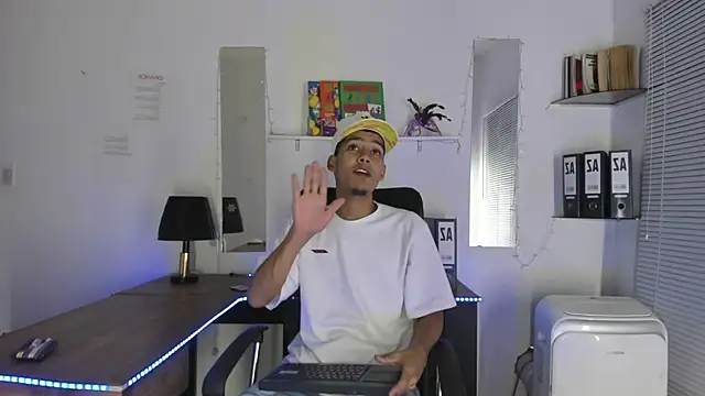 Snapshot of xxKamadevaxx chatting on November 12, 2025, 12:31 pm xxKamadevaxx online show from November 12, 2025, 12:31 pm