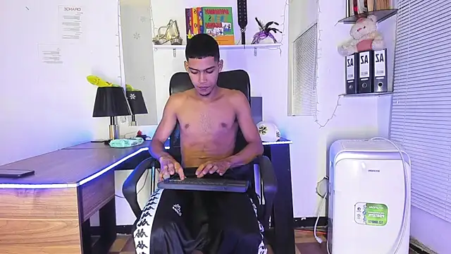 Snapshot of xxKamadevaxx chatting on November 9, 2025, 12:42 pm xxKamadevaxx online show from November 9, 2025, 12:42 pm