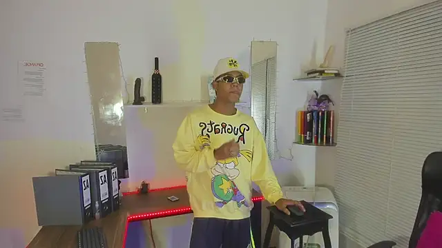 xxKamadevaxx online show from February 4, 2026, 12:33 pm