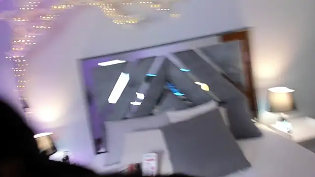 Isa Rouse   online show from October 17, 2025, 2:48 am