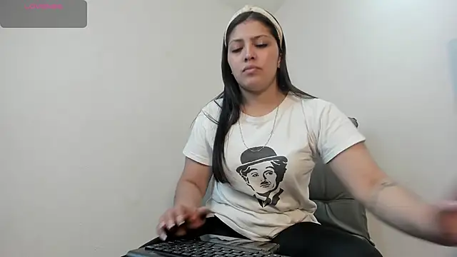 Shantal  G online show from December 1, 2025, 4:19 pm