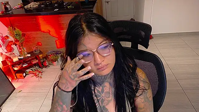 Snapshot of Unatatuada chatting on November 28, 2025, 8:47 am Unatatuada online show from November 28, 2025, 8:47 am