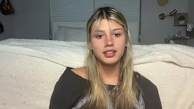 Snapshot of AnnGrayson chatting on November 17, 2025, 1:31 am AnnGrayson online show from November 17, 2025, 1:31 am