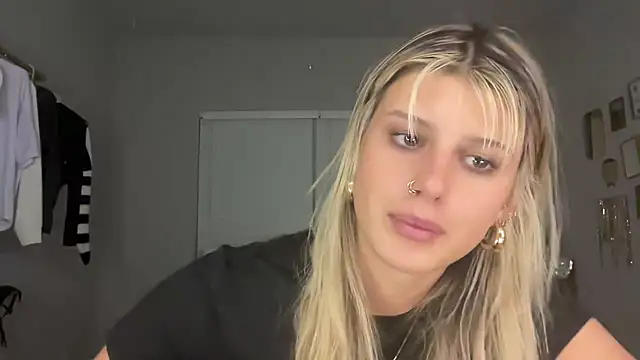 Snapshot of AnnGrayson chatting on October 13, 2025, 1:18 am AnnGrayson online show from October 13, 2025, 1:18 am