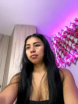 Snapshot of RaquelOficial chatting on October 23, 2025, 4:27 pm RaquelOficial online show from October 23, 2025, 4:27 pm