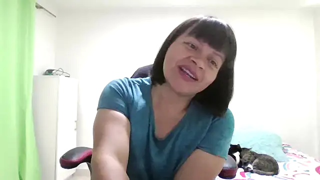 Snapshot of adri89-g chatting on July 12, 2026, 3:57 pm adri89-g online show from July 12, 2026, 3:57 pm