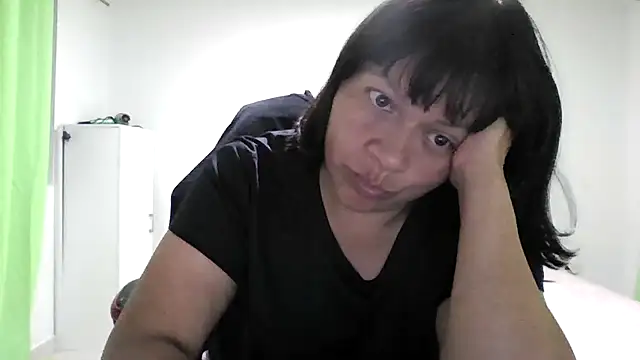 Snapshot of adri89-g chatting on July 1, 2026, 4:35 am adri89-g online show from July 1, 2026, 4:35 am