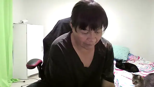 Snapshot of adri89-g chatting on July 19, 2026, 5:16 am adri89-g online show from July 19, 2026, 5:16 am