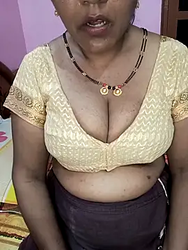 Snapshot of KannadaTamilTeluguBeauty chatting on May 6, 2026, 5:39 pm KannadaTamilTeluguBeauty online show from May 6, 2026, 5:39 pm