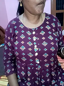 Snapshot of KannadaTamilTeluguBeauty chatting on May 16, 2026, 3:33 pm KannadaTamilTeluguBeauty online show from May 16, 2026, 3:33 pm