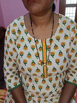 Snapshot of KannadaTamilTeluguBeauty chatting on June 5, 2026, 8:31 am KannadaTamilTeluguBeauty online show from June 5, 2026, 8:31 am