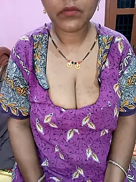 Snapshot of KannadaTamilTeluguBeauty chatting on May 4, 2026, 4:43 pm KannadaTamilTeluguBeauty online show from May 4, 2026, 4:43 pm