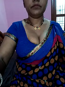 Snapshot of KannadaTamilTeluguBeauty chatting on May 5, 2026, 8:17 am KannadaTamilTeluguBeauty online show from May 5, 2026, 8:17 am