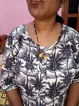 Snapshot of KannadaTamilTeluguBeauty chatting on April 26, 2026, 5:54 pm KannadaTamilTeluguBeauty online show from April 26, 2026, 5:54 pm