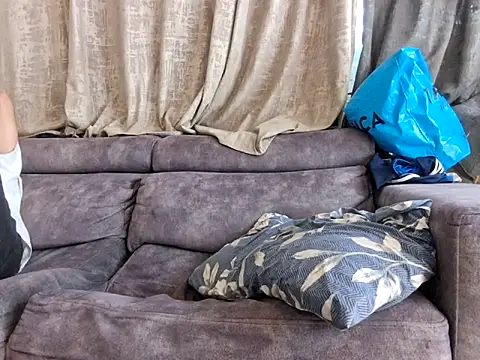 Snapshot of Alexis21821 chatting on December 18, 2025, 12:42 pm Alexis21821 online show from December 18, 2025, 12:42 pm