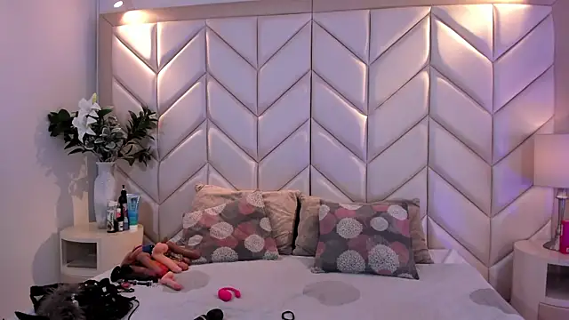 AishaValcazar online show from March 27, 2026, 3:48 am