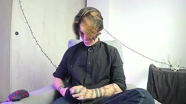 Jerry Cole online show from December 17, 2025, 3:28 pm