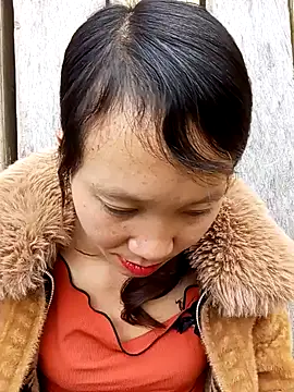 Snapshot of bonnie-00 chatting on November 21, 2025, 7:18 am bonnie-00 online show from November 21, 2025, 7:18 am