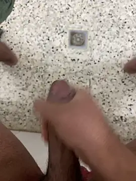 ali  ali210 online show from December 16, 2025, 11:09 pm