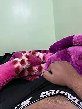 ali  ali210 online show from January 14, 2026, 4:43 pm