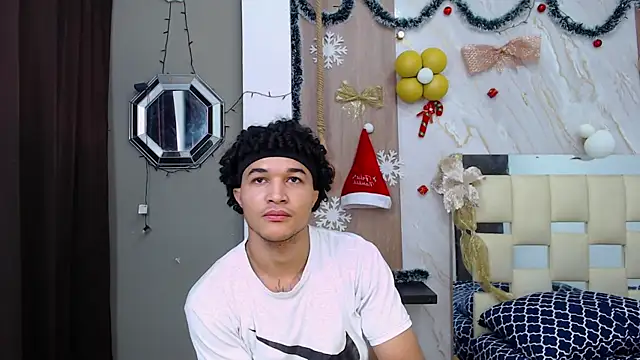 Snapshot of fire_drako_ chatting on December 22, 2025, 2:33 am fire drako online show from December 22, 2025, 2:33 am