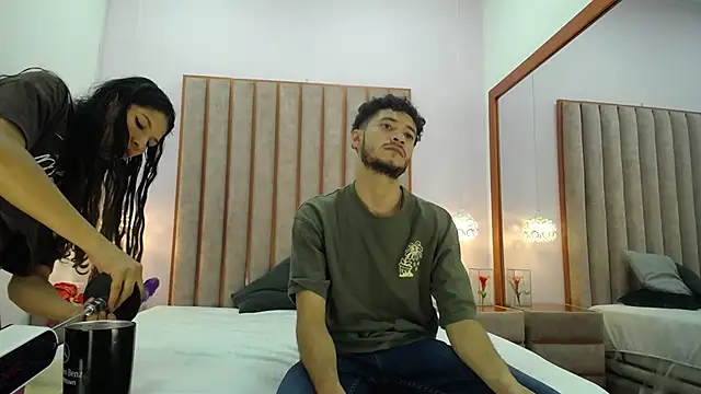 Snapshot of EthanCollen chatting on October 19, 2025, 11:07 pm EthanCollen online show from October 19, 2025, 11:07 pm