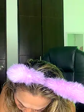 BunnyGlow50 online show from November 25, 2025, 3:18 am