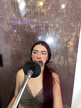 Snapshot of cherry_skinny_ chatting on December 14, 2025, 4:08 am cherry skinny online show from December 14, 2025, 4:08 am