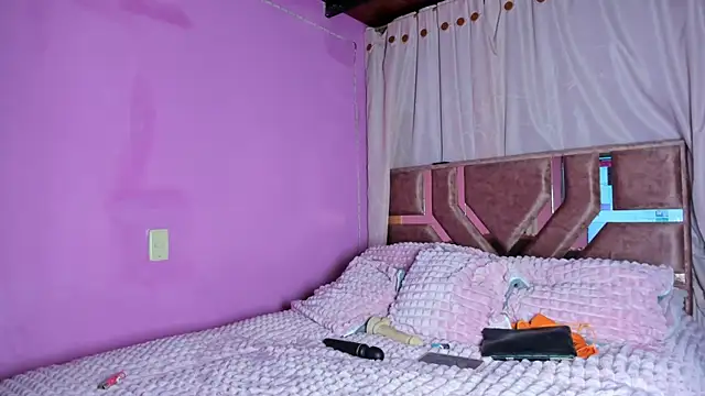 Missmoonstar online show from November 5, 2025, 4:10 pm