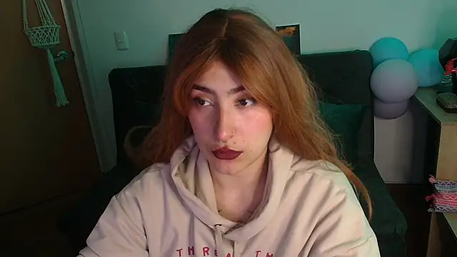 Miacatsito3 online show from November 25, 2025, 11:48 pm