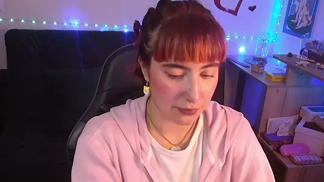 Snapshot of Miacatsito3 chatting on April 28, 2026, 12:20 am Miacatsito3 online show from April 28, 2026, 12:20 am
