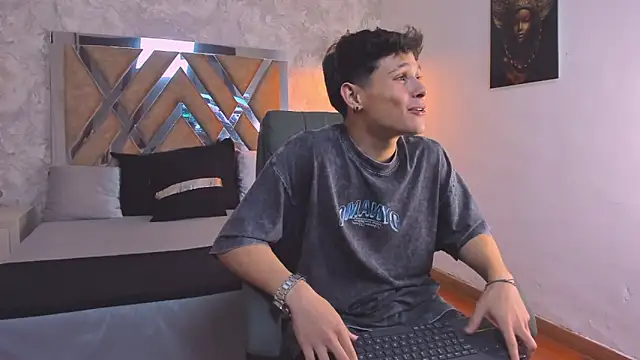 Snapshot of kraven_lust chatting on December 18, 2025, 3:11 am kraven lust online show from December 18, 2025, 3:11 am