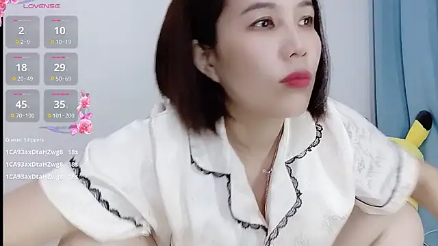 Snapshot of Miraitowa_ chatting on July 7, 2026, 2:09 pm Miraitowa online show from July 7, 2026, 2:09 pm