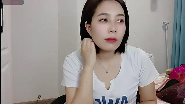 Snapshot of Miraitowa_ chatting on April 29, 2026, 3:32 am Miraitowa online show from April 29, 2026, 3:32 am