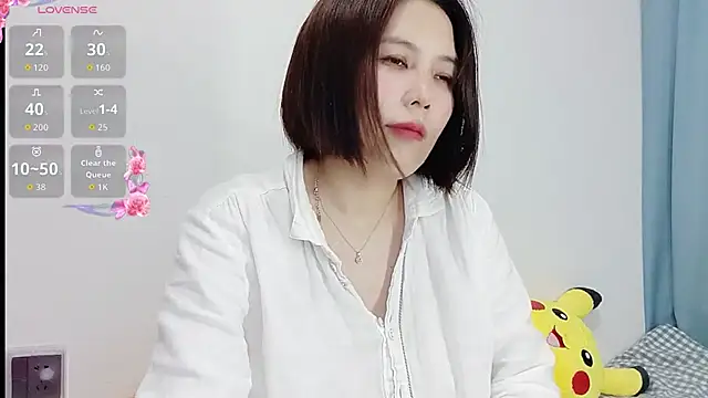 Snapshot of Miraitowa_ chatting on June 26, 2026, 4:13 pm Miraitowa online show from June 26, 2026, 4:13 pm