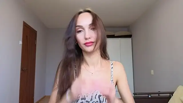 Lillian-Clark online show from November 4, 2025, 10:41 am