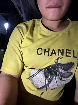 Snapshot of Van_xx chatting on October 1, 2025, 2:32 pm Van xx online show from October 1, 2025, 2:32 pm