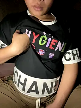 Snapshot of Van_xx chatting on September 30, 2025, 2:06 am Van xx online show from September 30, 2025, 2:06 am