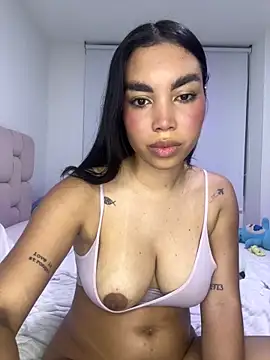 karolaalcendra online show from March 12, 2026, 3:23 am