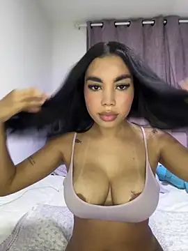 Snapshot of karolaalcendra chatting on November 27, 2025, 5:08 am karolaalcendra online show from November 27, 2025, 5:08 am