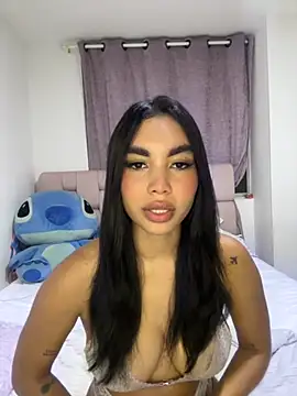 Snapshot of karolaalcendra chatting on November 3, 2025, 3:45 am karolaalcendra online show from November 3, 2025, 3:45 am