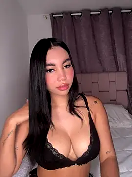 Snapshot of karolaalcendra chatting on October 24, 2025, 4:33 am karolaalcendra online show from October 24, 2025, 4:33 am