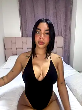 Snapshot of karolaalcendra chatting on September 27, 2025, 3:23 am karolaalcendra online show from September 27, 2025, 3:23 am