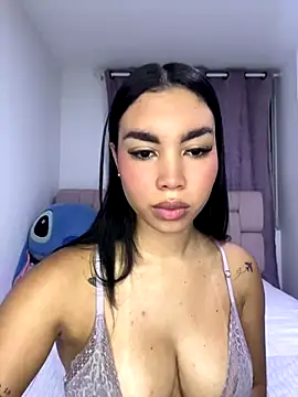 Snapshot of karolaalcendra chatting on December 17, 2025, 4:06 am karolaalcendra online show from December 17, 2025, 4:06 am