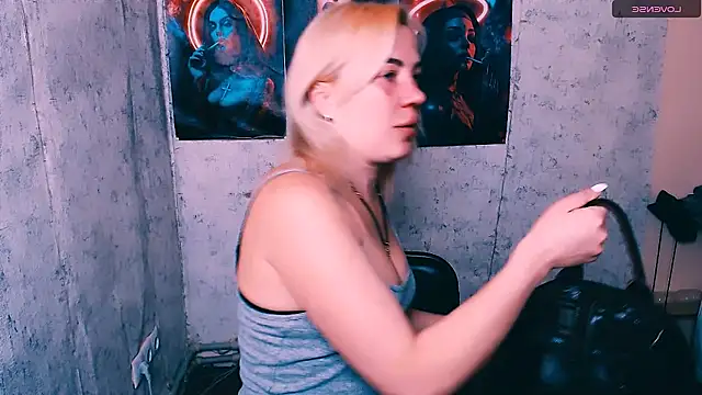 Snapshot of EmmaCat_ chatting on January 14, 2026, 5:33 am EmmaCat online show from January 14, 2026, 5:33 am