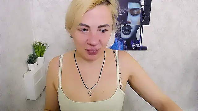 Snapshot of EmmaCat_ chatting on February 3, 2026, 6:33 am EmmaCat online show from February 3, 2026, 6:33 am